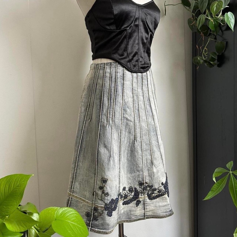 Madison Grey Blue Faded Denim Pleated Midi Skirt Beaded Floral A-Line Size 9